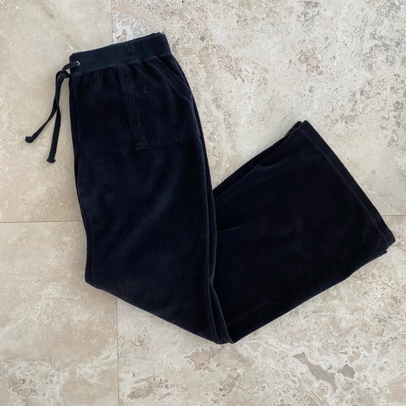 Black hoodie with matching bottoms/sweatsuit - Picture 6 of 7